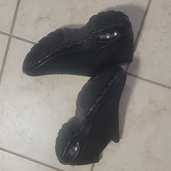 Shoes NWOT - Picture 2 of 3